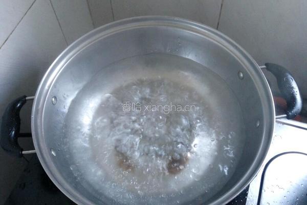 蒜蓉酱油生菜的做法图解2