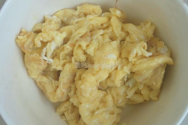 虾仁韭菜鸡蛋饺子馅的做法图解4