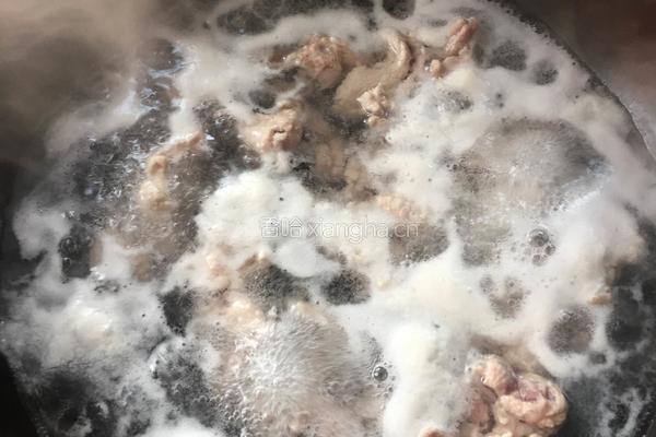 菌菇汆肉汤的做法图解4