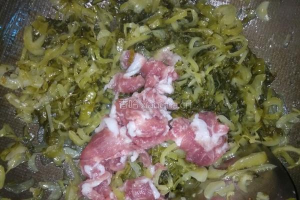 瘦肉炒酸菜的做法图解4