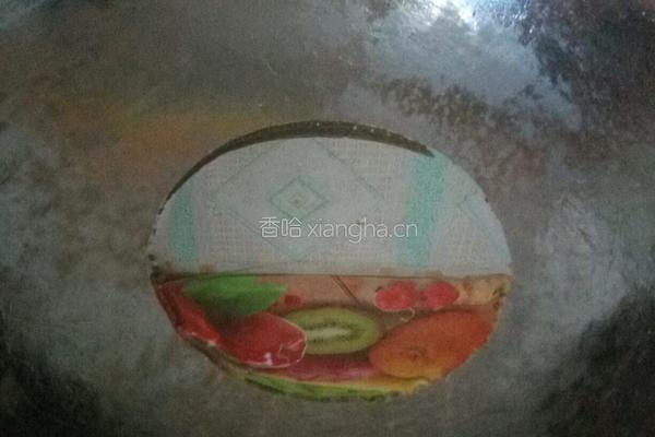 酸菜炖鸡架的做法图解2