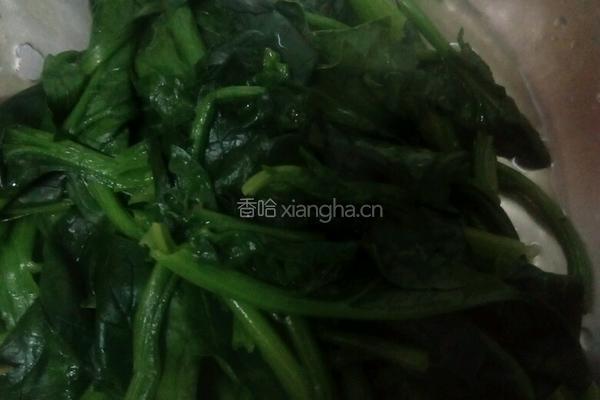菠菜炒肉的做法图解1