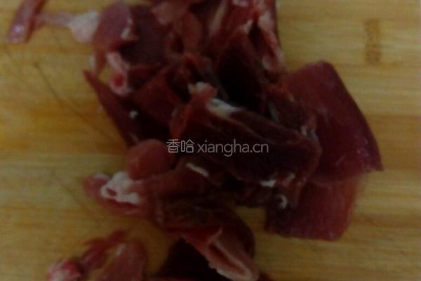 菠菜炒肉的做法图解2