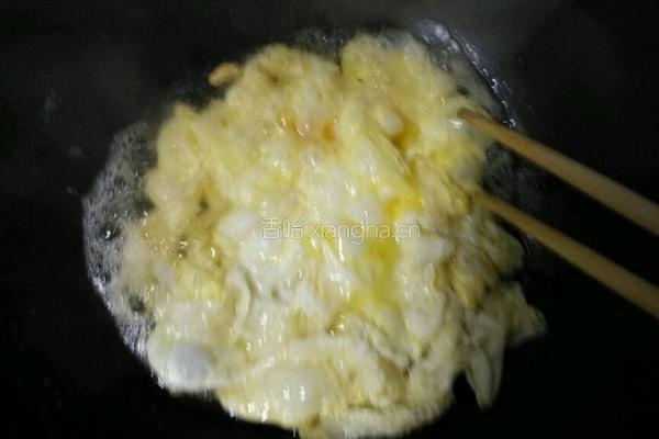 蒜苗鸡蛋炒米的做法图解7