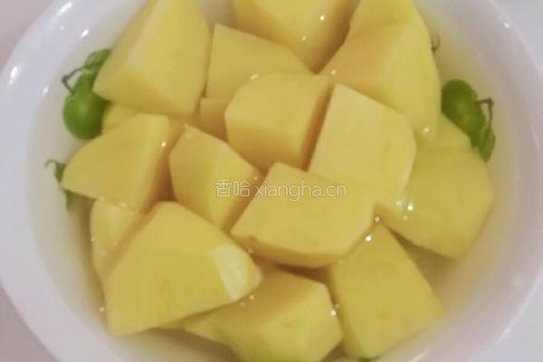 土豆炖大鹅的做法图解3