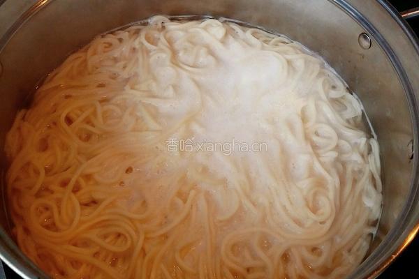 蚝油茄汁拌面的做法图解3