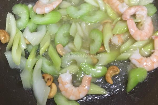西芹腰果虾仁的做法图解11