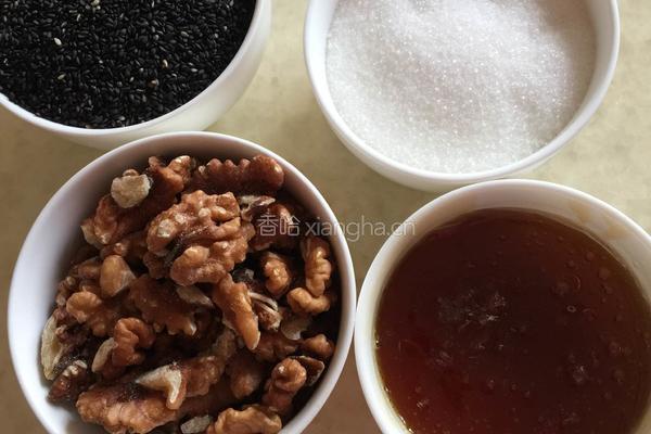 芝麻核桃麦芽糖的做法图解1