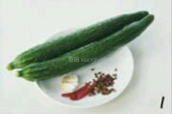 摆盘超美的让人食欲满满 蓑衣黄瓜的做法图解1