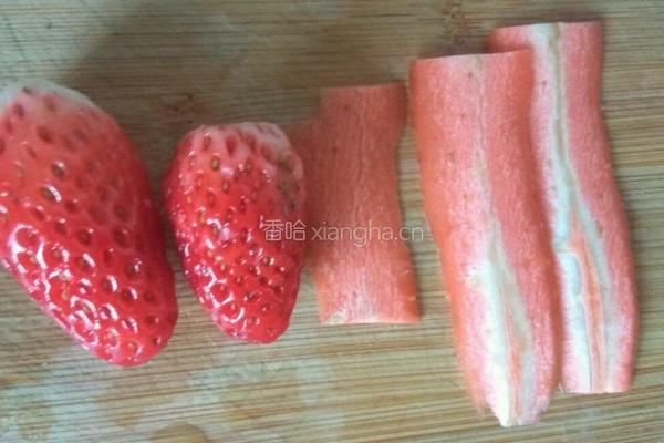 草莓拼盘的做法图解2
