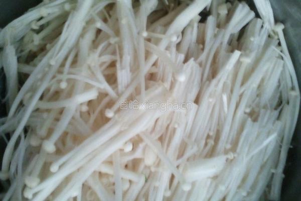 爆炒 青菜 金针菇的做法图解1