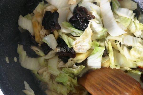 土豆木耳炖白菜的做法图解4