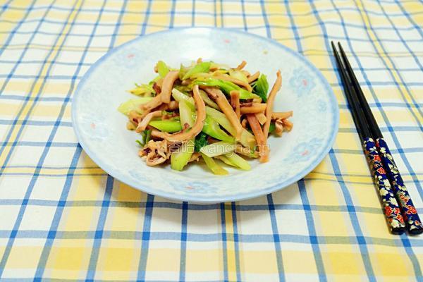 芹菜炒鱿鱼干的做法图解7