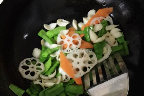 荷塘小炒的做法图解3