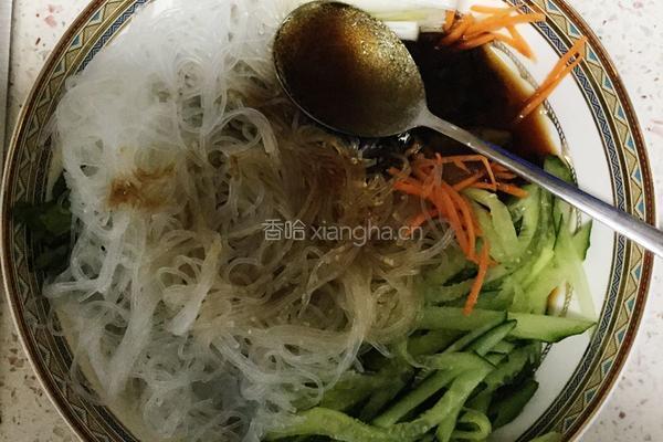 黄瓜粉丝拌菜的做法图解3