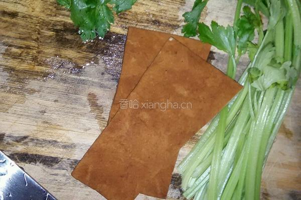 水芹炒豆干的做法图解1
