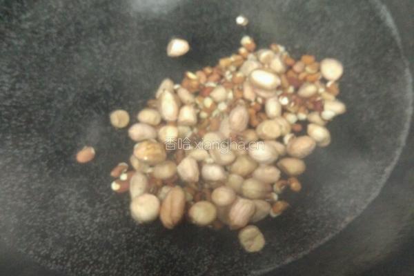 小米江豆花生米粥的做法图解7