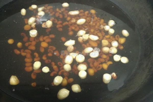 小米江豆花生米粥的做法图解8