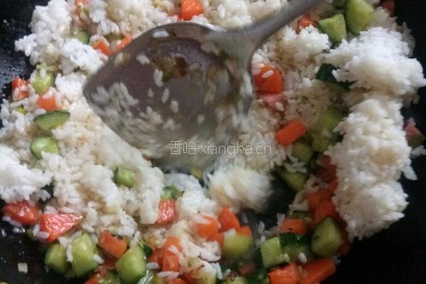火腿蔬菜蛋炒饭的做法图解9
