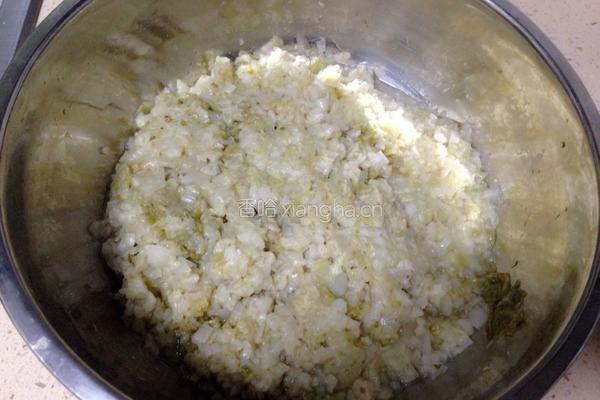 酸菜馅饺子的做法图解1