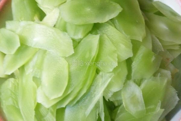 瘦肉炒莴苣片的做法图解3