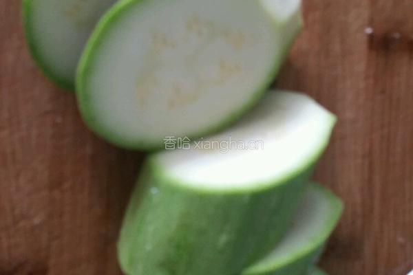 虾仁炒西葫芦的做法图解1