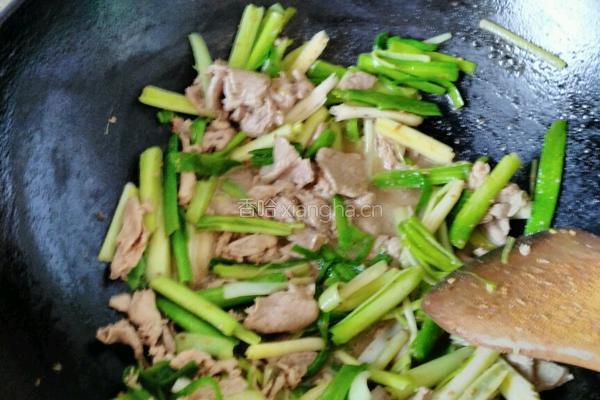 羊肉炒青蒜的做法图解4