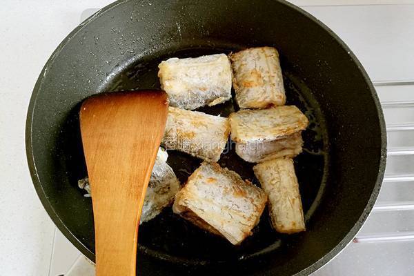豆豉酱烧带鱼的做法图解7