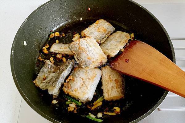 豆豉酱烧带鱼的做法图解10