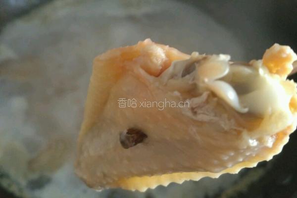 红腐乳焖土豆鸡翅中的做法图解4