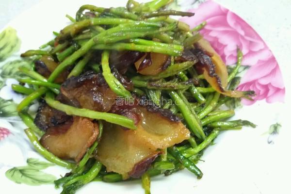 野藜蒿炒乡里腊肉的做法图解11