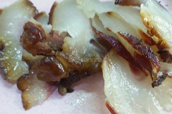 野藜蒿炒乡里腊肉的做法图解4
