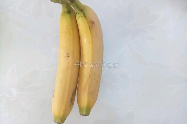 香蕉鸡蛋小饼的做法图解1