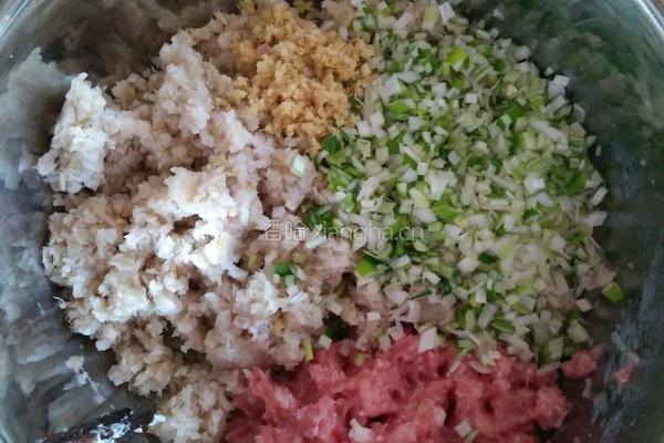 猪肉酸菜馅饼的做法图解4