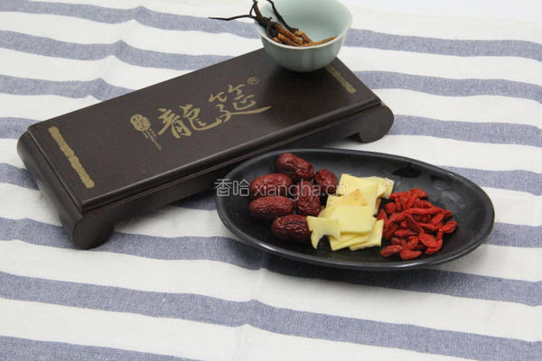 冬虫夏草炖乳鸽的做法图解1