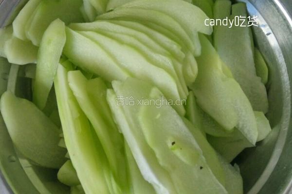 瘦肉炒佛手瓜片的做法图解2