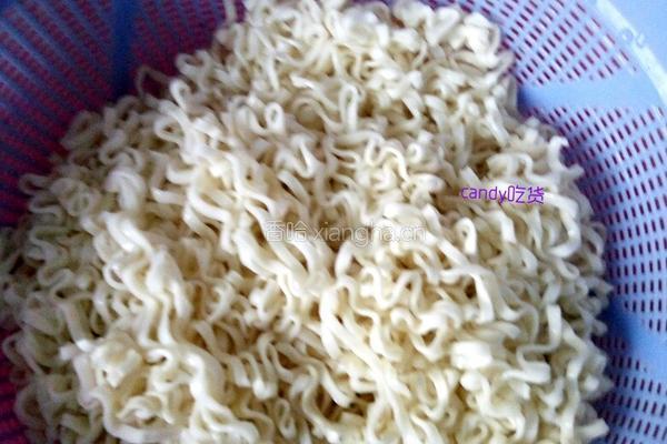 鱼饼碗仔面的做法图解1