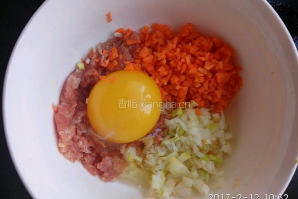 猪肉胡萝卜混沌的做法图解1
