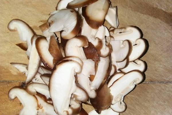 香菇油菜的做法图解3