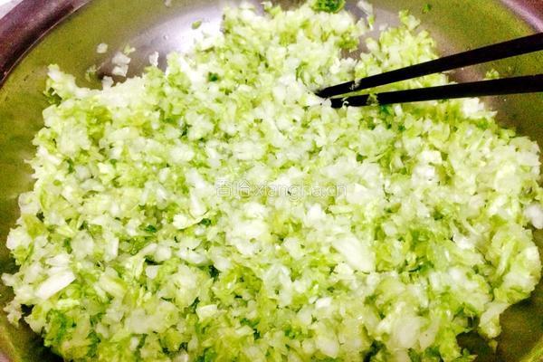 白菜鸡蛋馅饺子的做法图解4