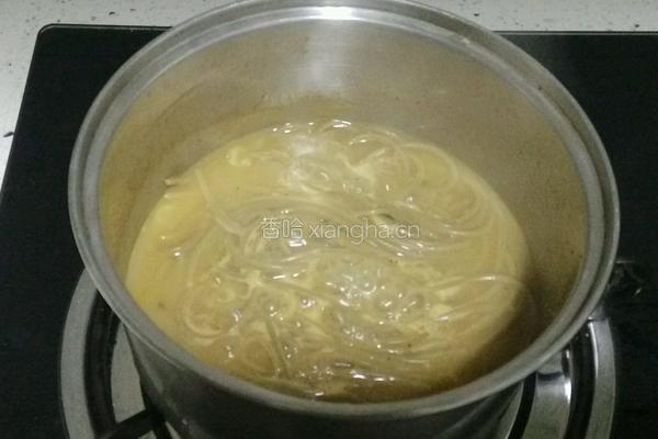 雪菜肉末荞麦面的做法图解3