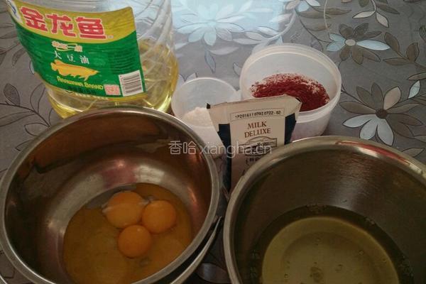 红丝绒杯子蛋糕的做法图解1