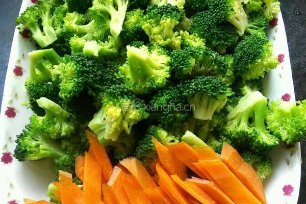 西兰花炒肉的做法图解3