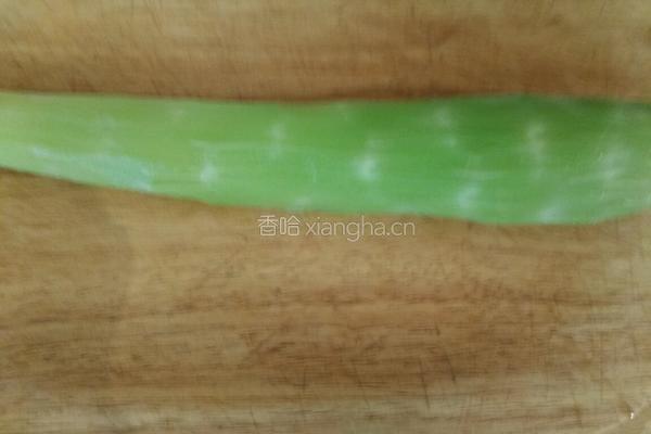 红椒莴笋丝的做法图解3