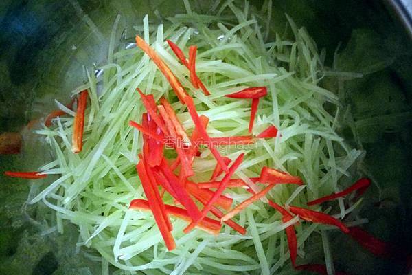 红椒莴笋丝的做法图解7