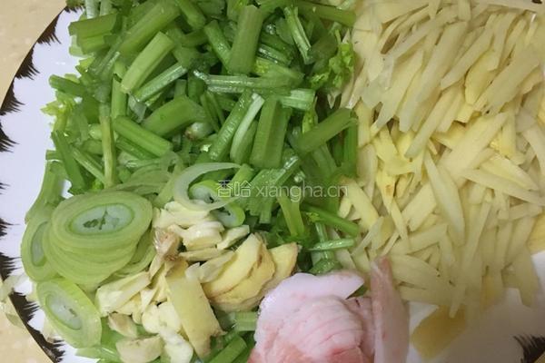 芹菜炒土豆丝的做法图解2