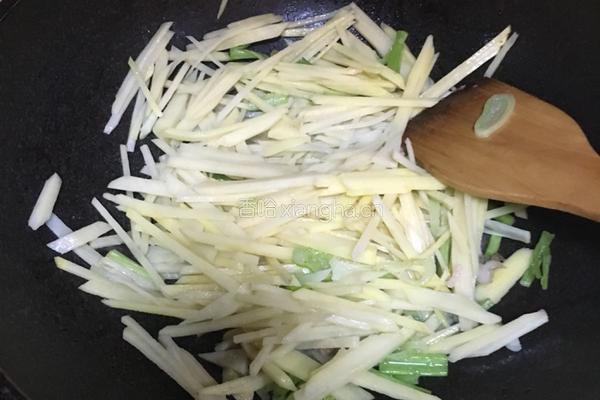 芹菜炒土豆丝的做法图解6