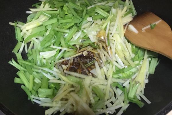 芹菜炒土豆丝的做法图解8
