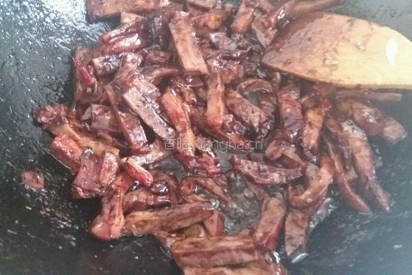 酱爆猪脸肉的做法图解2