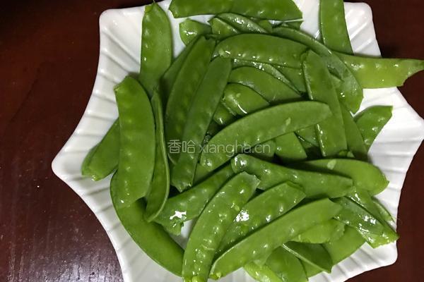 蒜蓉荷兰豆的做法图解1